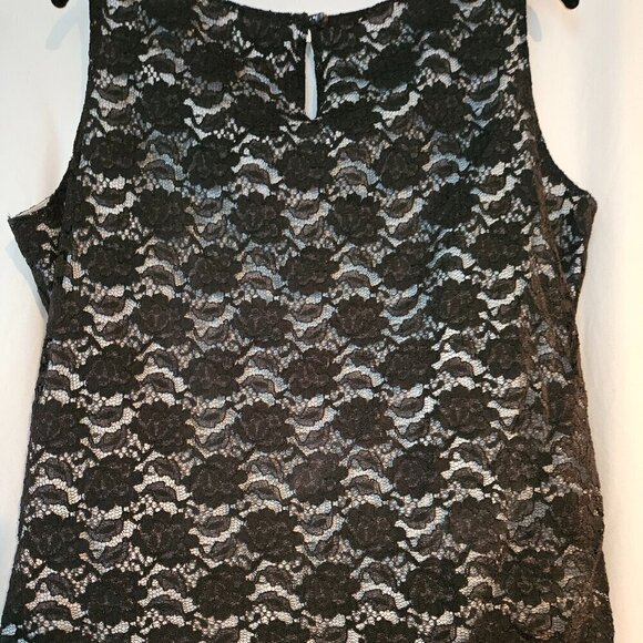 Karen Scott size XL White colored lining with black lace layover sleeveless - Picture 3 of 6